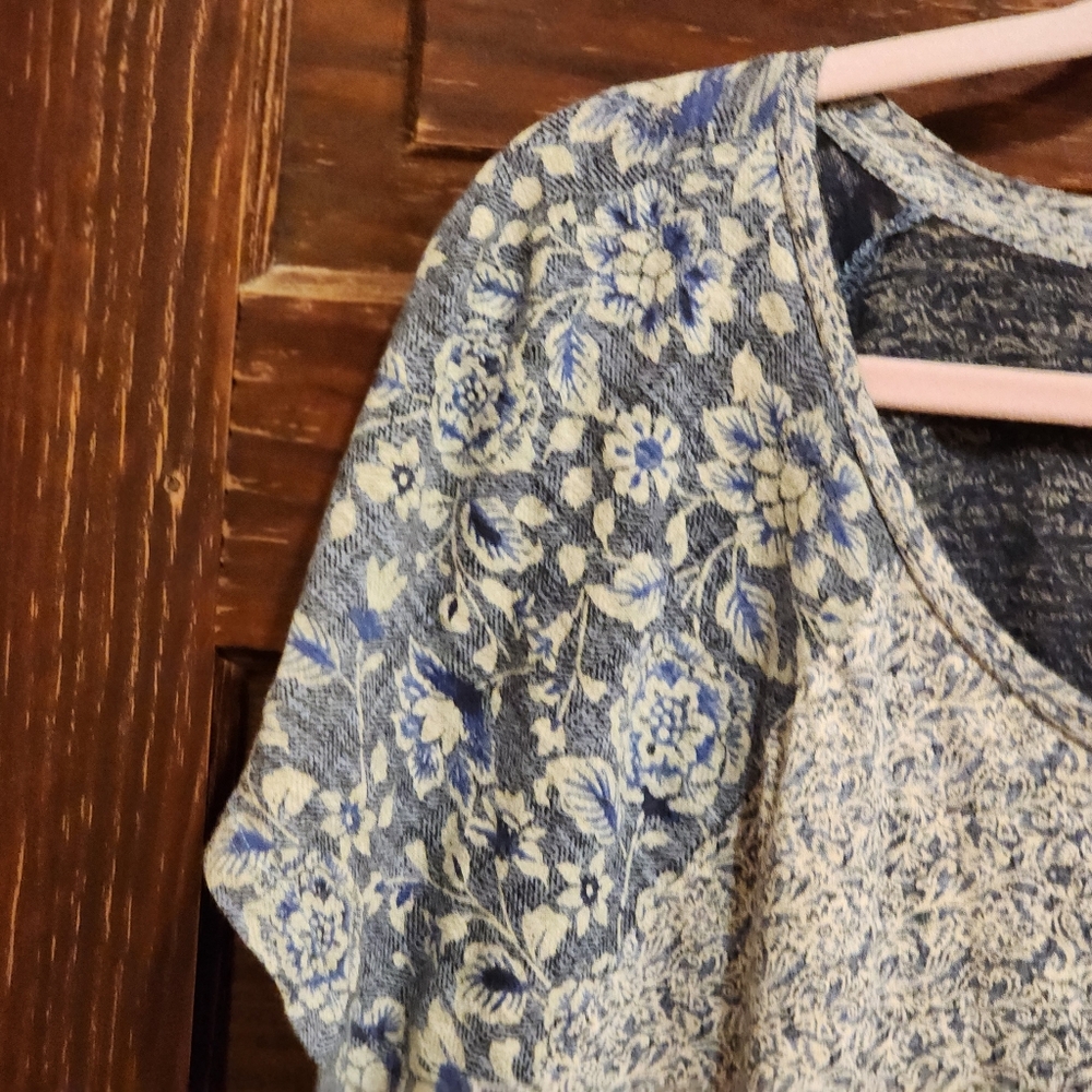 Lucky Brand Boho Blue Floral Tee Denim Colored 2X EUC - Picture 6 of 14